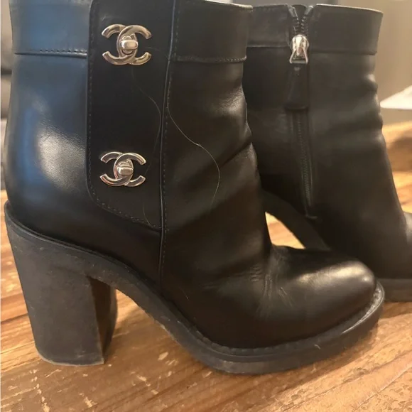 CHANEL Black Leather Heeled Boots with Iconic Chanel Logo. Great condition!! - Picture 2 of 4